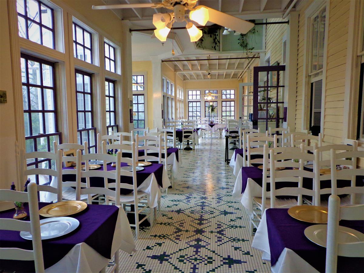 ווינסוויל Grand Old Lady Hotel מראה חיצוני תמונה
